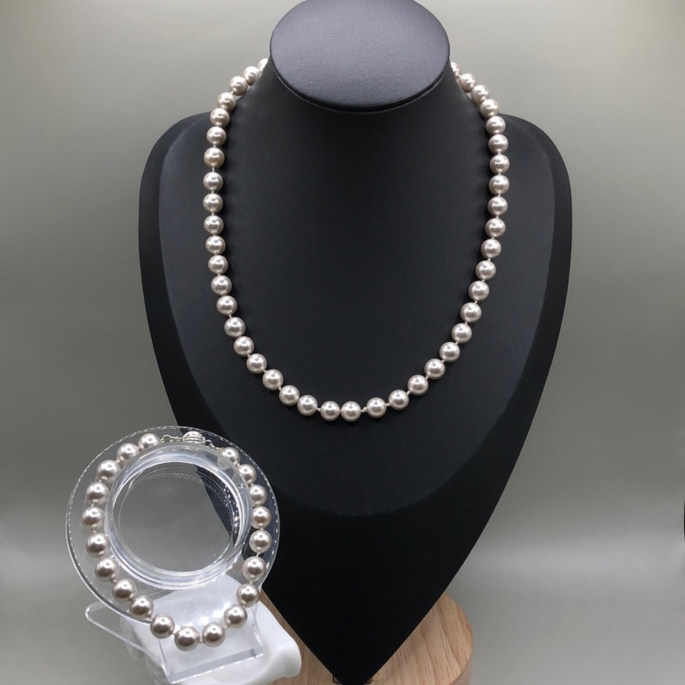 Vintage jewelry set faux pearl necklace and bracelet-classic-timeless style.